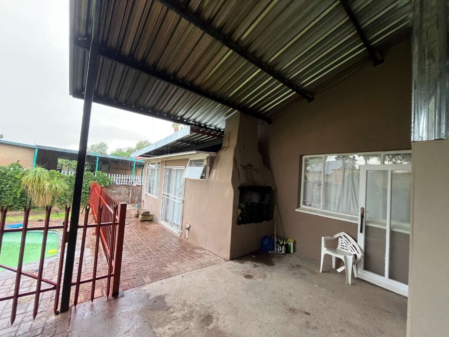 5 Bedroom Property for Sale in Die Rand Northern Cape